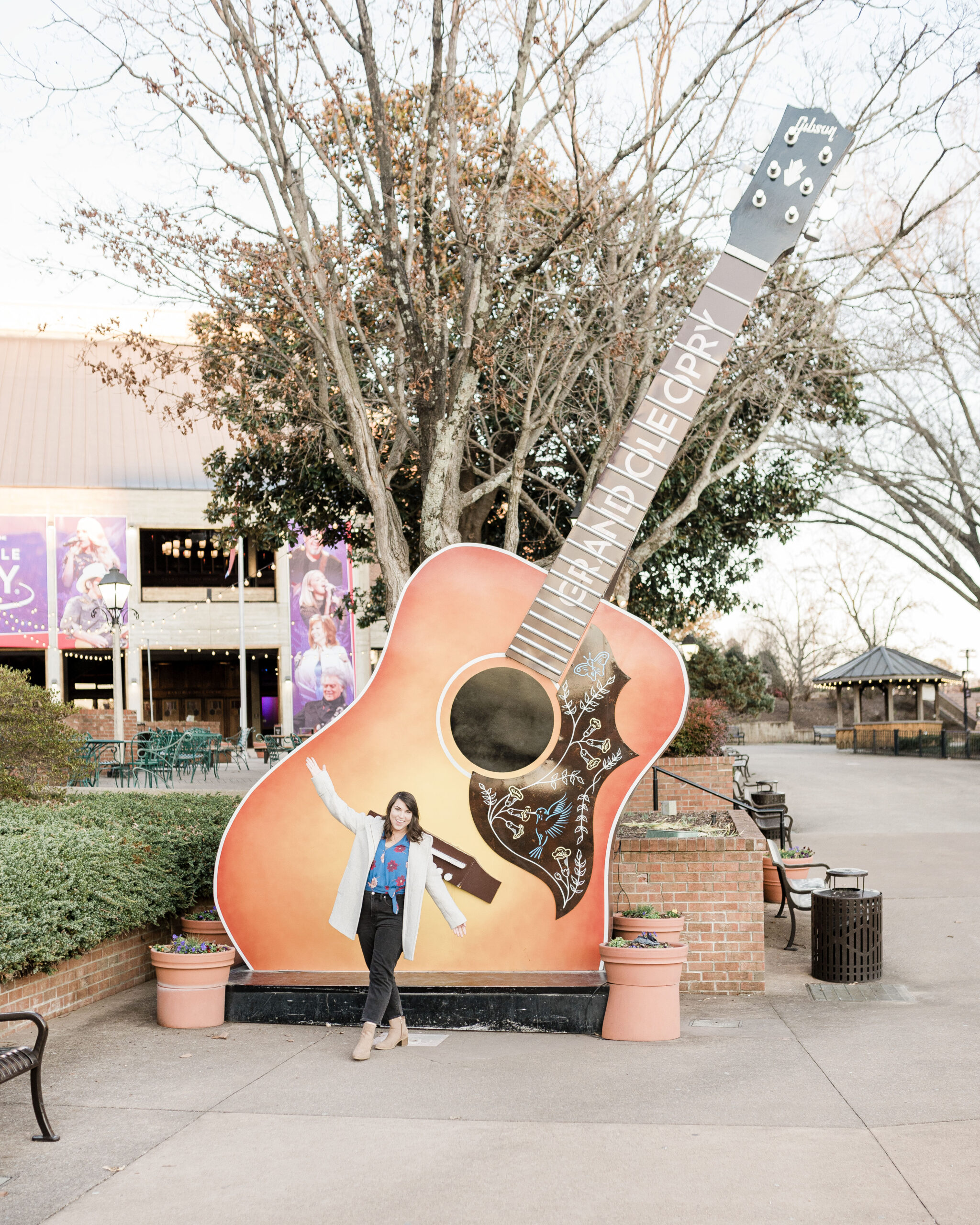 Grand Ole Opry, large guitar outside