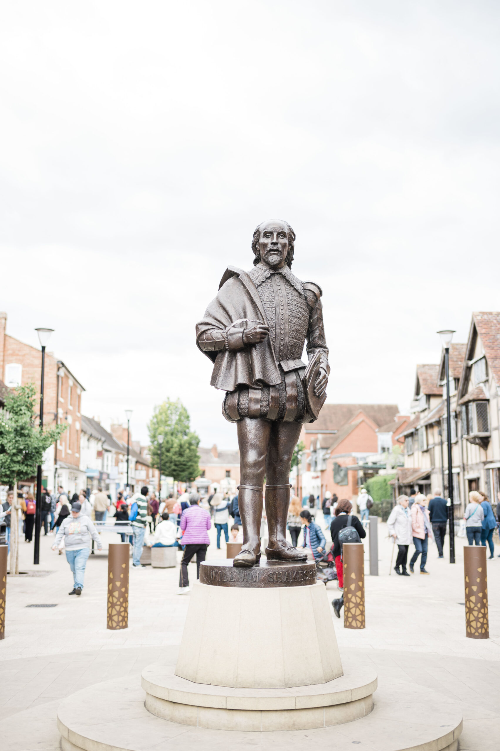 shakespeare statue at shakespeare's birthplace in england 