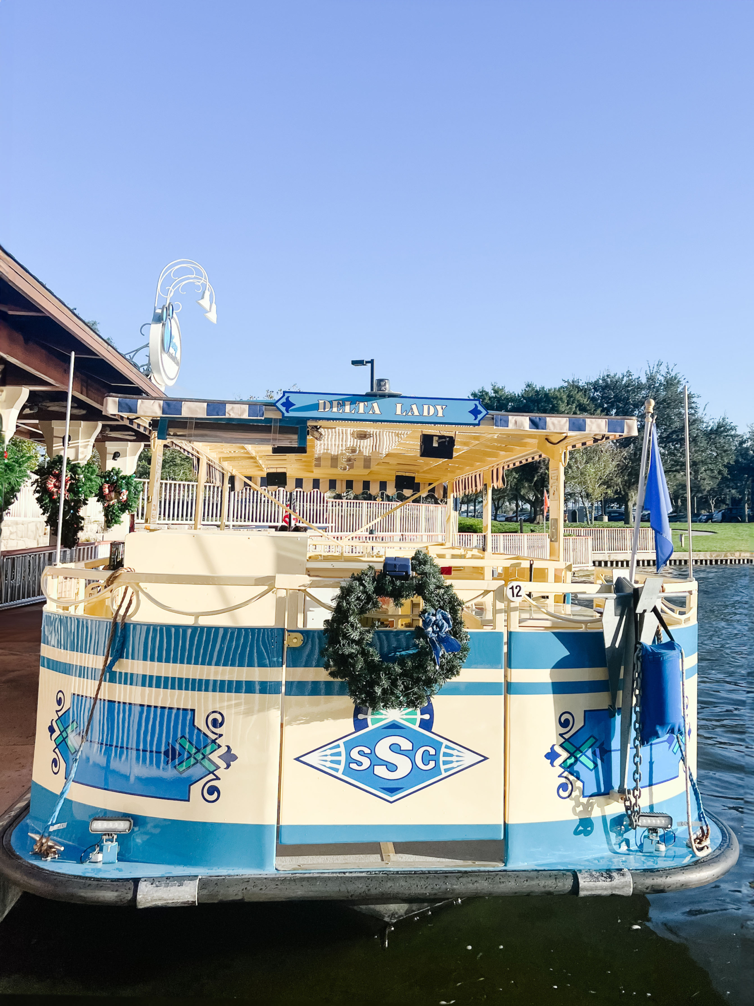 Boat Taxi at Saratoga Springs to go to Disney Springs
